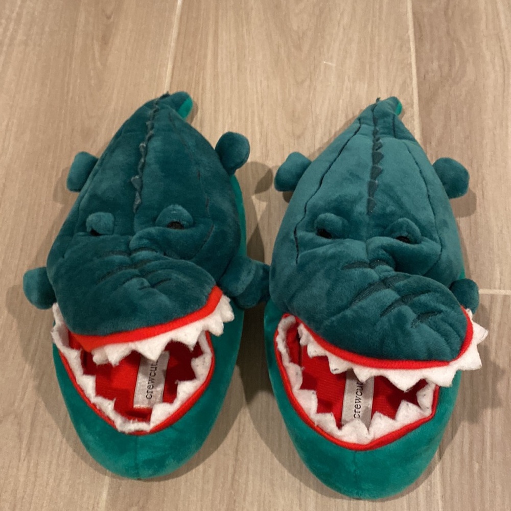 J CREW Crewcuts size K1 alligator home slippers Green
